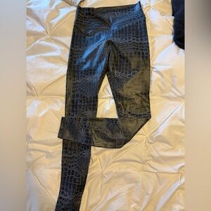 ZYIA
Alligator print
Full length leggings